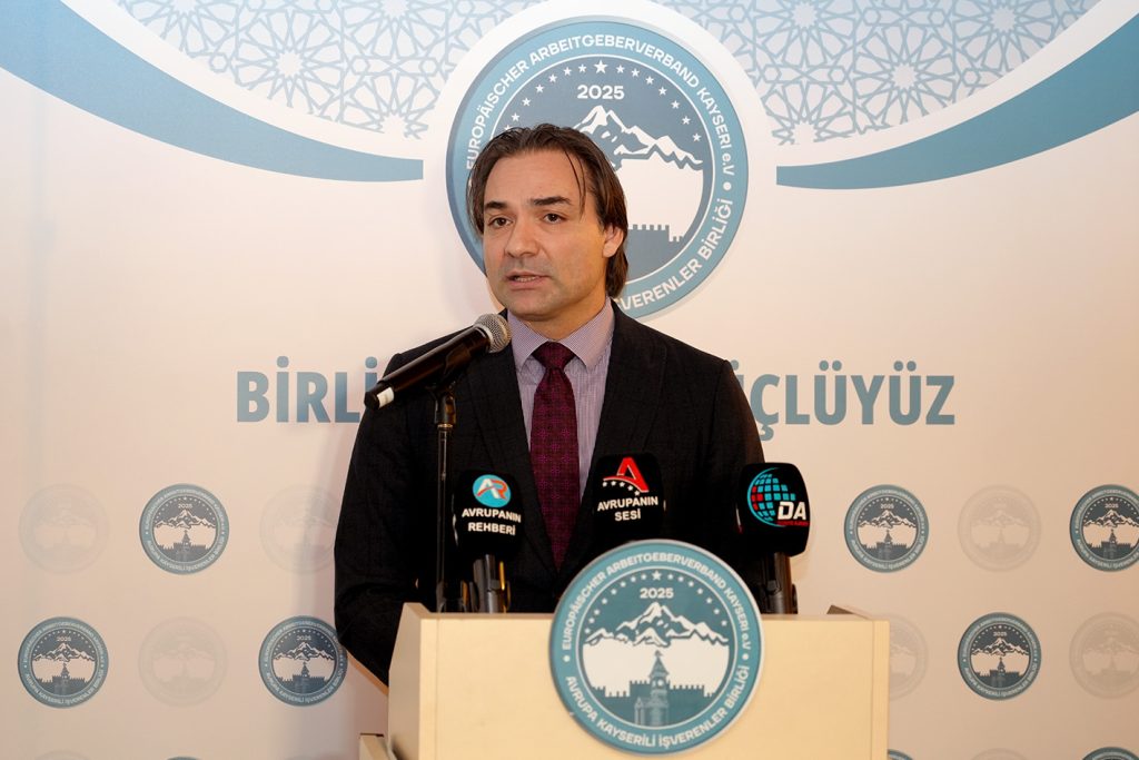 AKİB Köln’de Avrupa’daki Kayserili iş insanlarını buluşturdu 14 akib is dunya bulusma baskonsolos al1