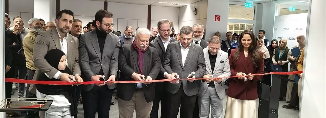 Köln’de “Sabahın Renkleri” temalı ebru sergisi açıldı