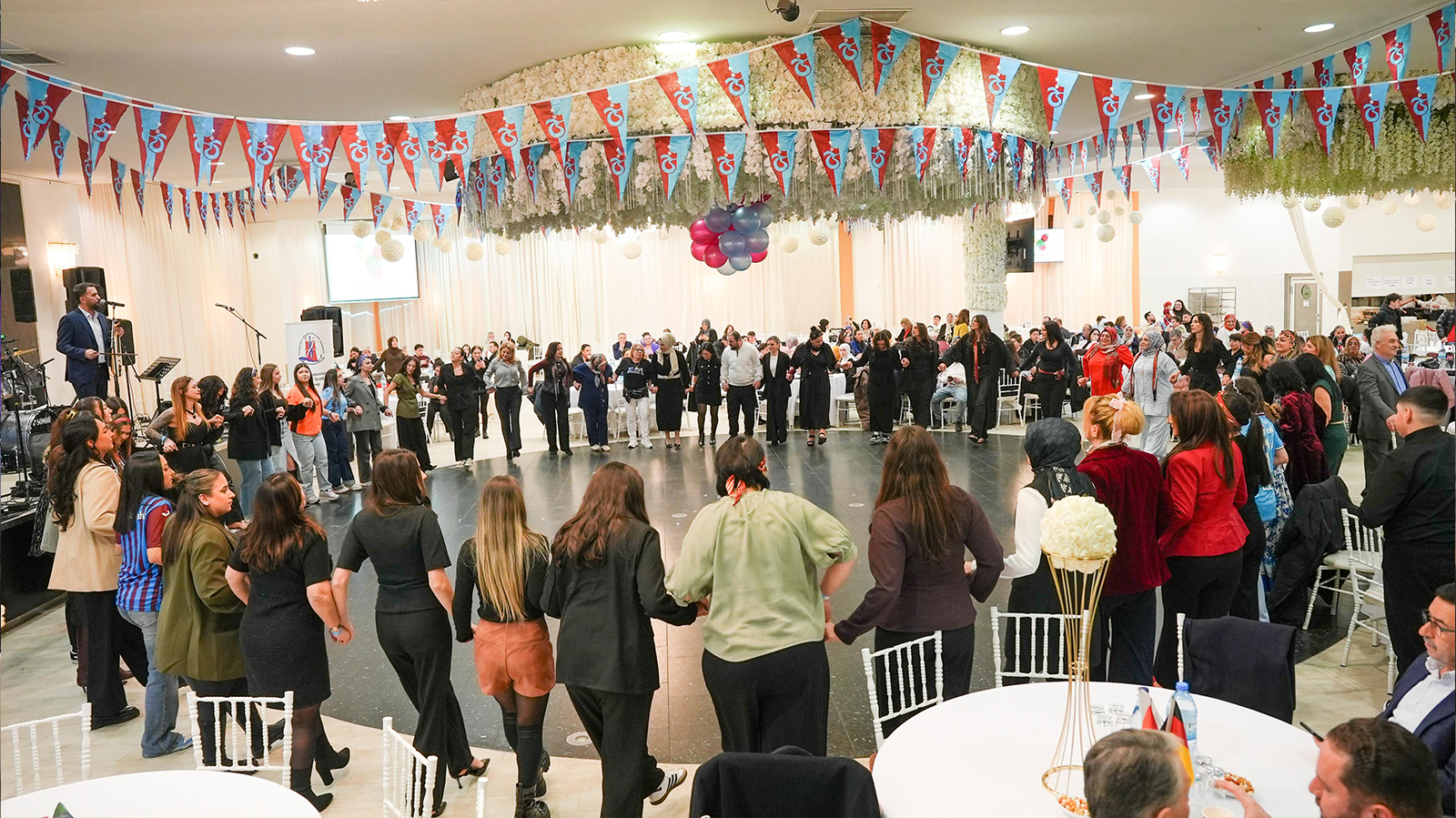 Hamburg’da Karadeniz Gecesi: Kültür, müzik ve dayanışma aynı sahnedeydi
