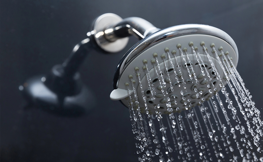 Uzmanlar: Sıcak duş cildi temizlemiyor, zayıflatıyor