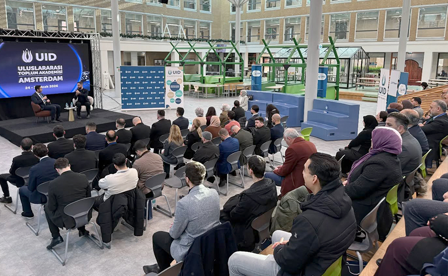 UTA Hollanda durağında: Avrupa’daki Türk gençliği geleceğini konuştu