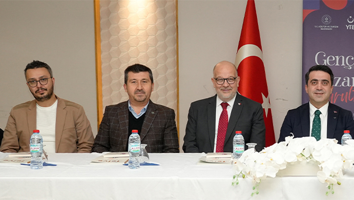 YTB desteğiyle genç kalemler Strazburg’da sertifikalarını aldı