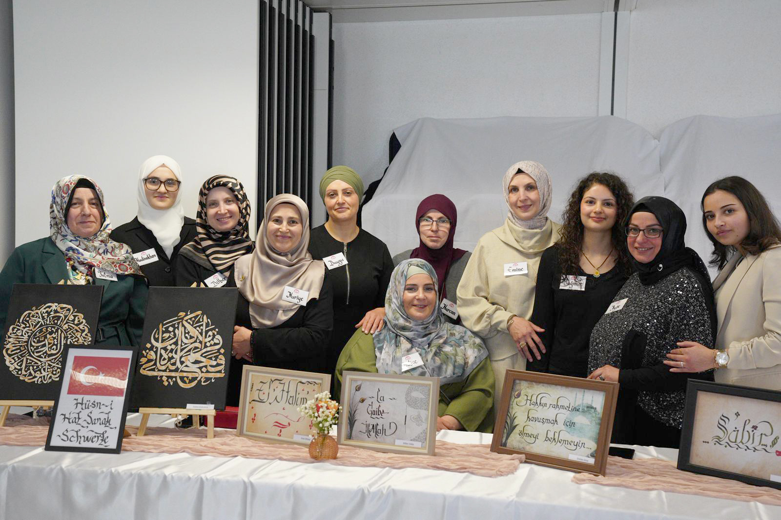 Schwerte’de gönüllü kadınlardan sanat dolu sergi