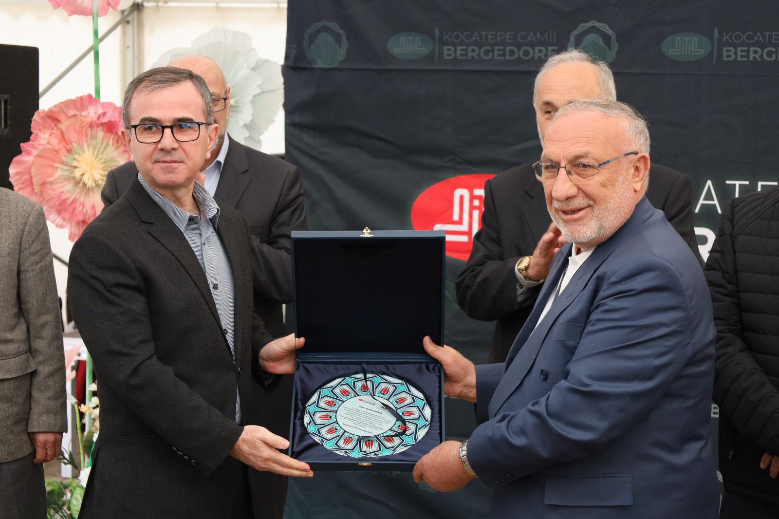 Bergedorf Kocatepe Camii’nde 40. yıl programı renkli görüntülere sahne oldu