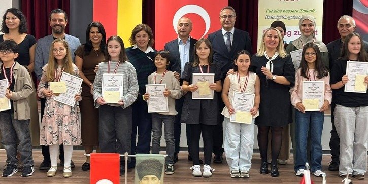 Ruhr'da Türkçe-Almanca İki Dilli Okuma Yarışması'nın kazananları ödüllendirildi