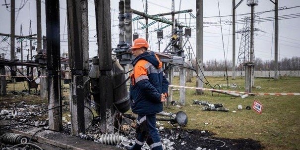 Ukrayna'da Rus saldırıları sonrası 600 bin kişi karanlıkta kaldı
