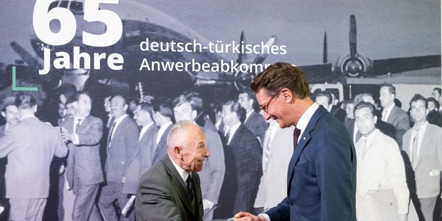 NRW Eyalet Başbakanı, 65 Yıl Önce Gelen Türk İşçilerin Katkısını Anıyor